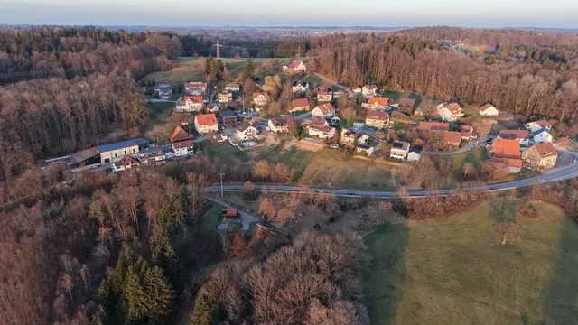 Blick auf das Dorf von Westen